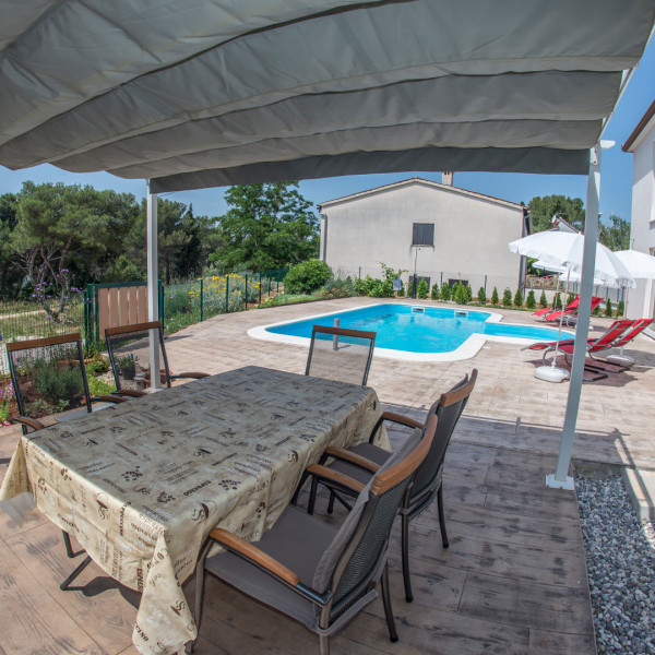 Apartment Karasi, Karasi - vacation house and apartment with pool in Pomer, Istria - Croatia Pula