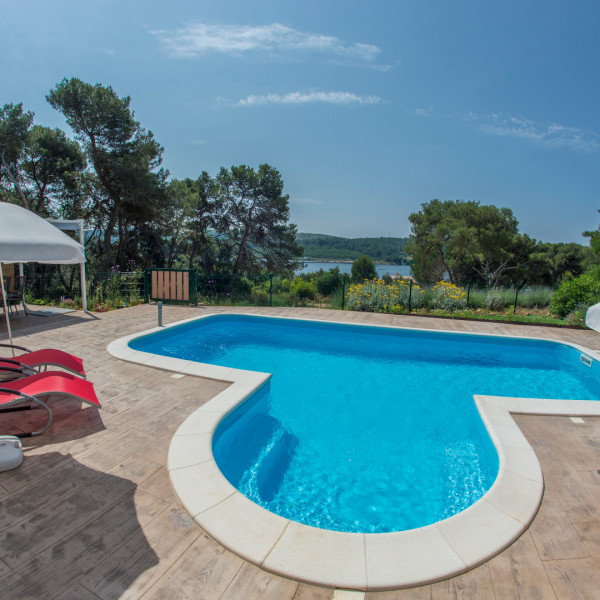 Apartment Karasi, Karasi - vacation house and apartment with pool in Pomer, Istria - Croatia Pula