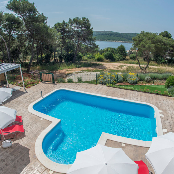 Apartment Karasi, Karasi - vacation house and apartment with pool in Pomer, Istria - Croatia Pula