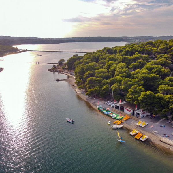 Apartment Karasi, Karasi - vacation house and apartment with pool in Pomer, Istria - Croatia Pula