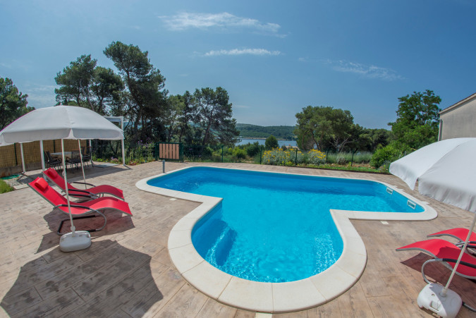 Karasi - kuća za odmor i apartman s bazenom u Pomeru, Istra Pula