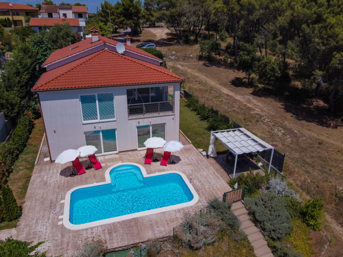 Apartment Karasi, Karasi - vacation house and apartment with pool in Pomer, Istria - Croatia Pula